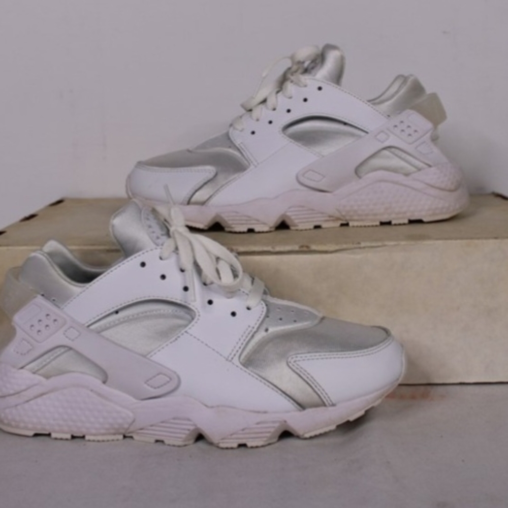 Nike Air Huarache 'Triple White' mens size 10